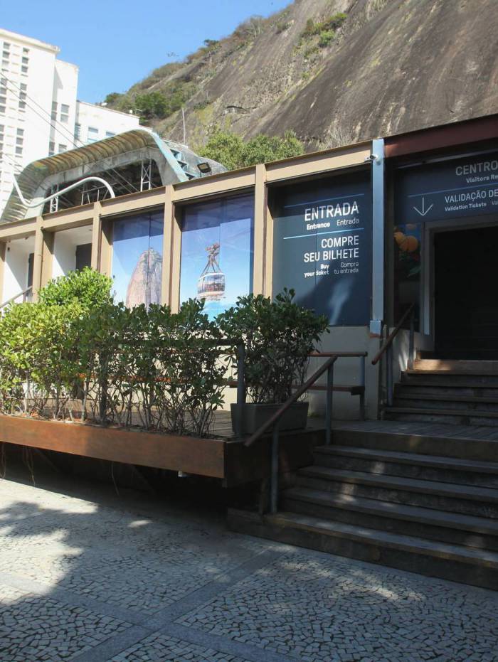 Bilheteria para os bondinhos do P&atilde;o de A&ccedil;&uacute;car permaneceu fechada, ontem, por decis&atilde;o conjunta de empresas que administram pontos tur&iacute;sticos na cidade