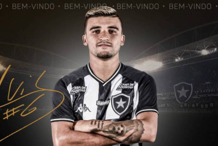 O lateral-esquerdo Victor Luis está de volta ao Glorioso