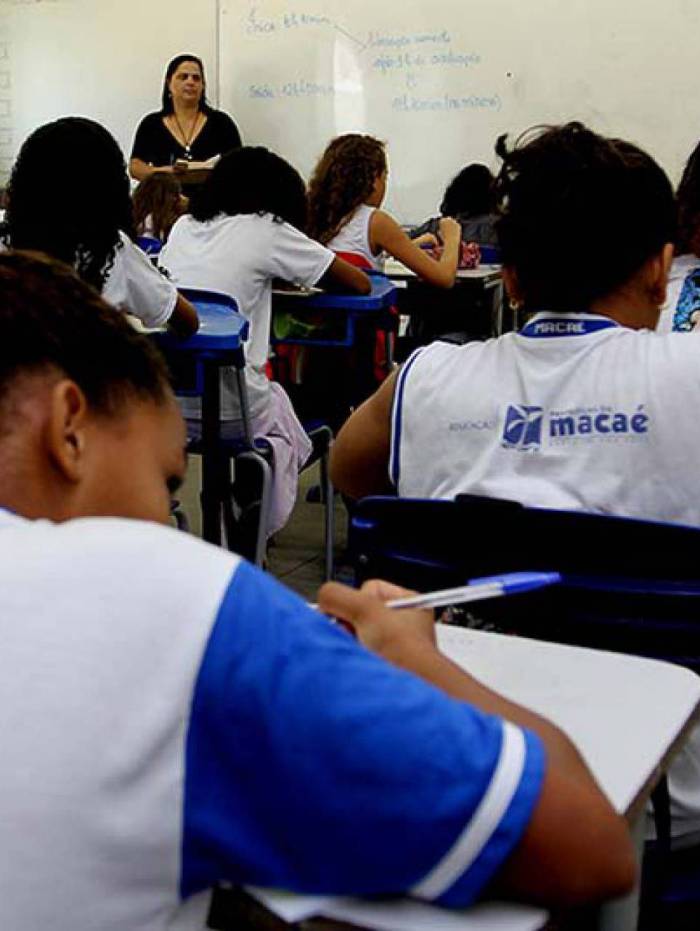 Pais e profissionais da educa&ccedil;&atilde;o tamb&eacute;m fizeram oposi&ccedil;&atilde;o ao retorno das aulas neste momento