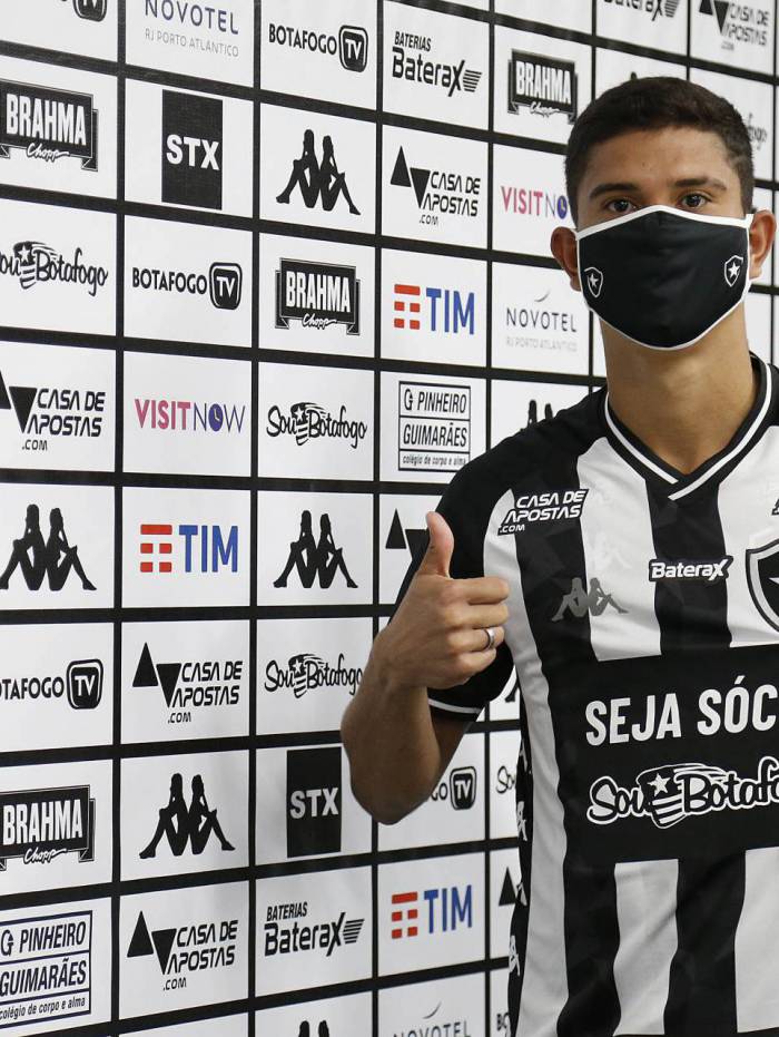 O lateral-direito Kevin é mais um reforço do Botafogo para o segundo semestre - Vitor Silva/Botafogo/Divulgação
