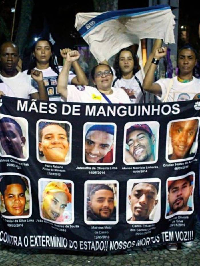Mães de jovens assassinados por policiais em manifestação