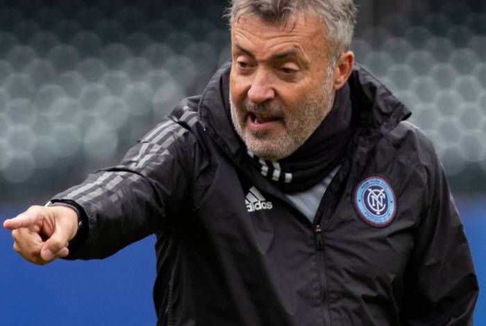 Domènec Torrent Font (nascido em 14 de julho de 1962), conhecido como Domènec Torrent, é um ex-jogador que atuava como meio-campista e nos dias atuais é treinador de futebol espanhol. Atualmente está sem clube.