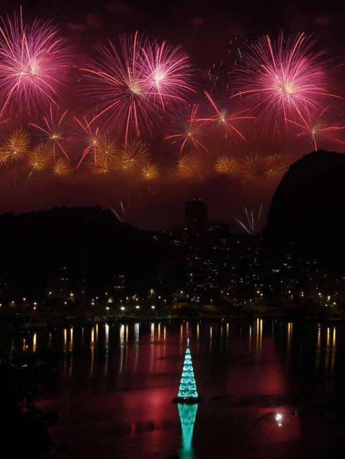 &Uacute;ltima queima de fogos na festa de Reveill&oacute;n em Copacabana foi antes da pandemia, em 2019