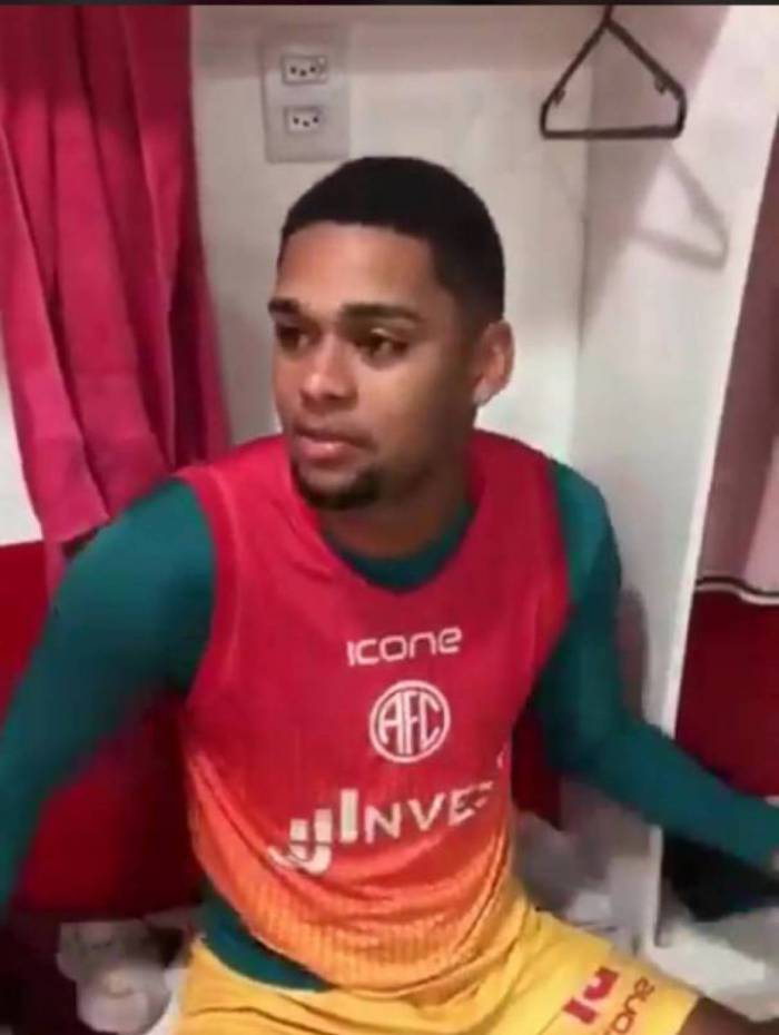 Daniel Ribeiro, mais conhecido como Fala Fino, é o dono da resenha no vestiário do América