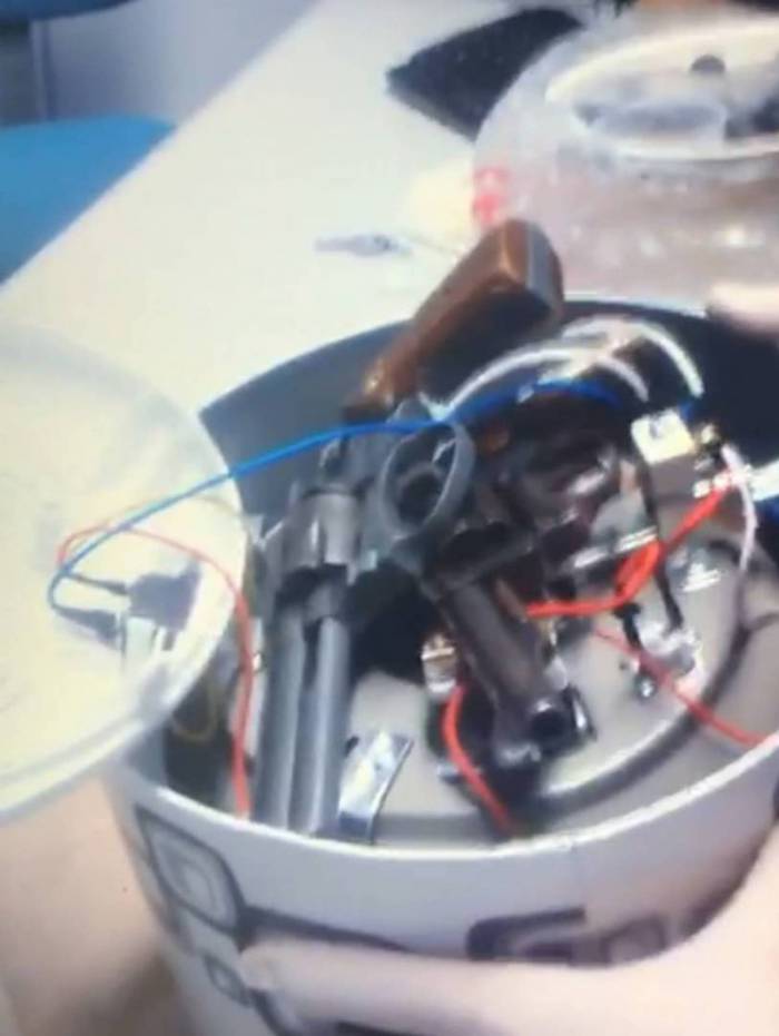 Armas foram encontradas dentro de panelas elétricas