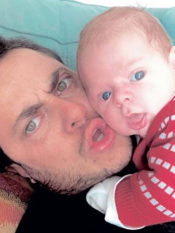 Thammy Miranda posta fotos com filho