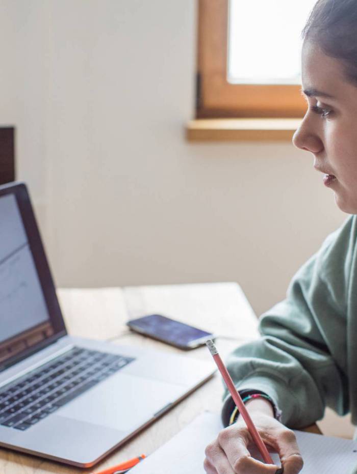 Alunos terão aulas à distância até o final do período deste ano 