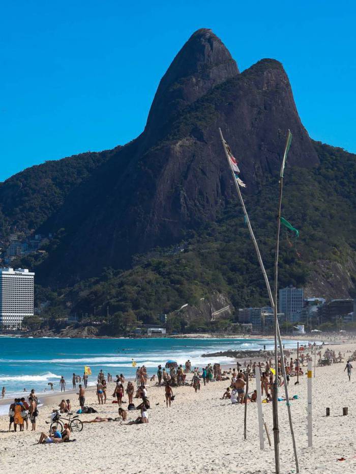 Domingo de sol na praia de Ipanema 