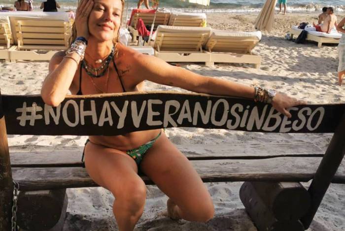 Luana Piovani curte férias em Ibiza