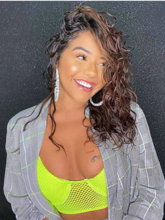 J&uacute;lia Peixoto fala sobre mudan&ccedil;a nos cabelos
