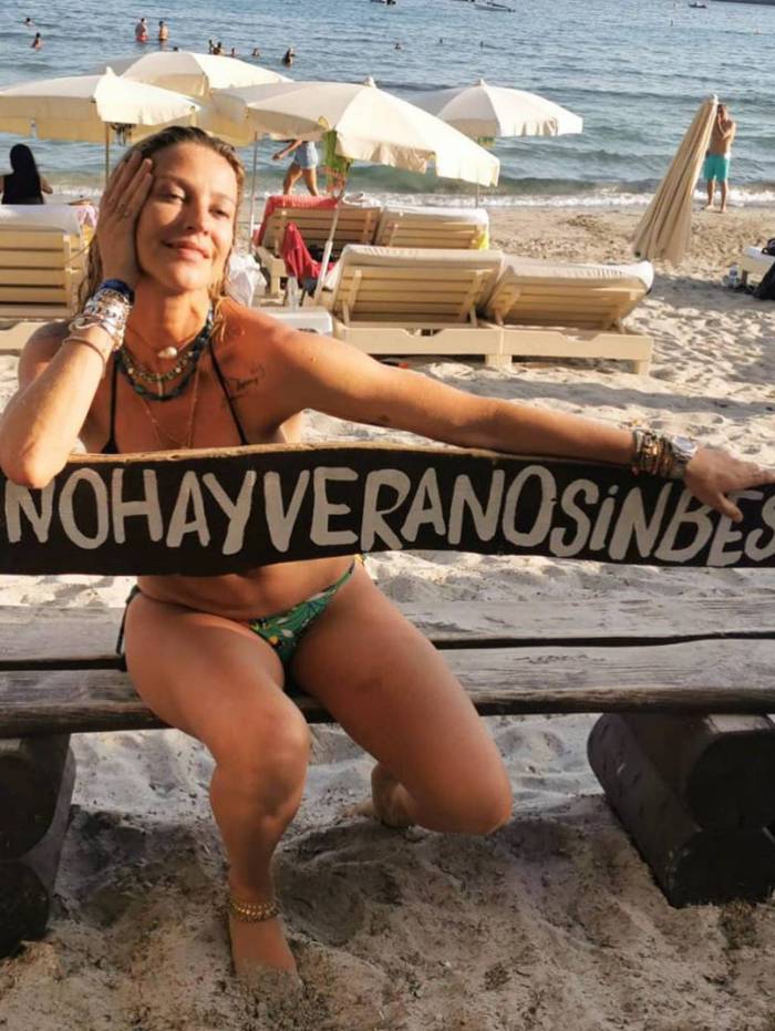 Luana Piovani curte férias em Ibiza