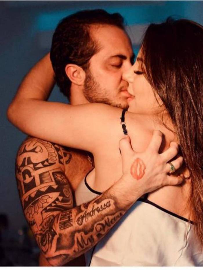 Andressa Ferreira publica foto dando beijão em Thammy Miranda 