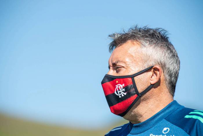 O técnico Domènec Torrent durante o treinamento do Flamengo