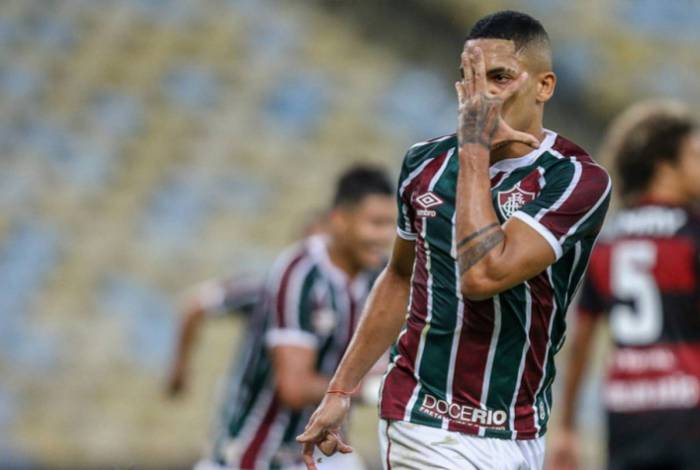 Gilberto comemorando gol contra o Flamengo
