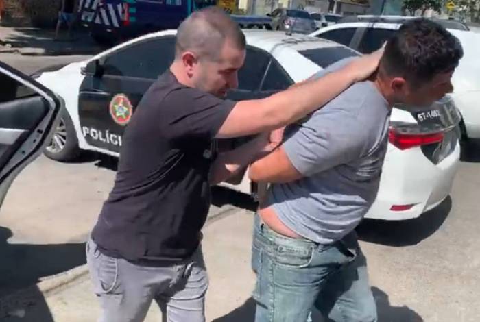 Homem foi preso em flagrante por roubo de cargo na altura do terminal Alvorada, na Barra da Tijuca