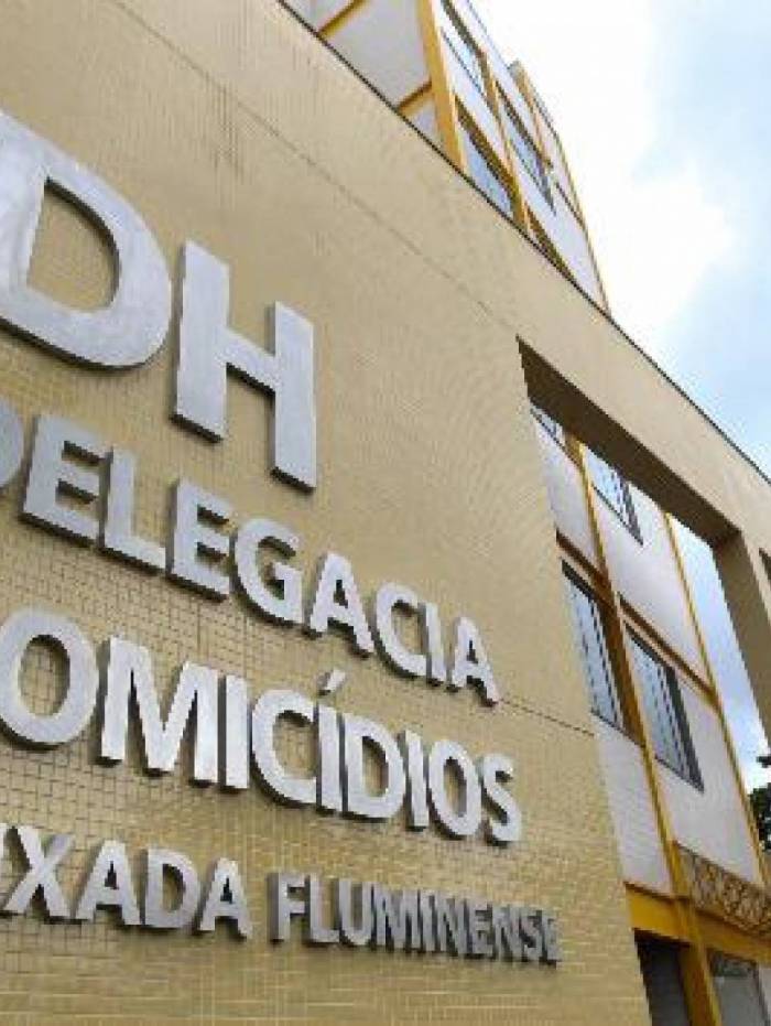 Delegacia de Homic&iacute;dios da Baixada Fluminense (DHBF) foi acionada e realizou a per&iacute;cia no ve&iacute;culo