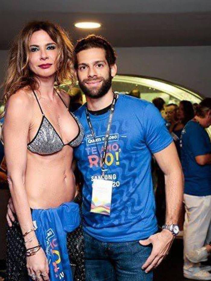 Luciana Gimenez e o novo namorado Dado Buffara no desfile das campeãs
