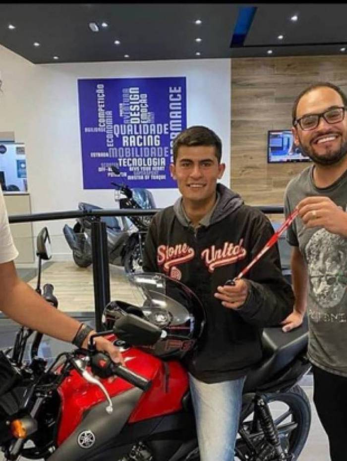 Motoboy Matheus Pires ganhou uma moto