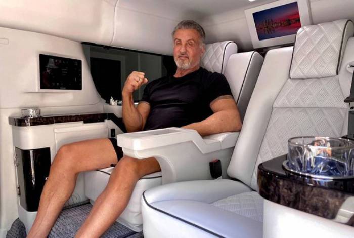 Sylvester Stallone coloca carro à venda por R$ 1,8 milhões