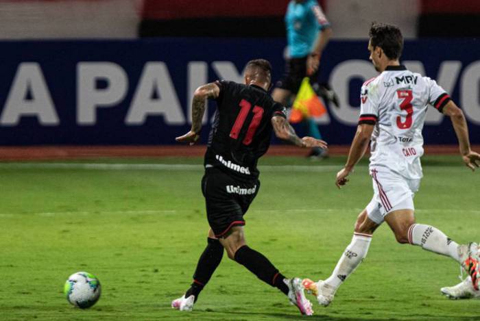 Flamengo foi derrotado facilmente pelo Atlético-GO