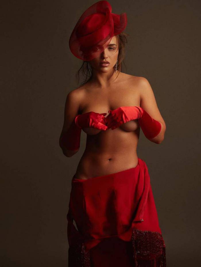 Rafa Kalimann faz topless em ensaio fotográfico