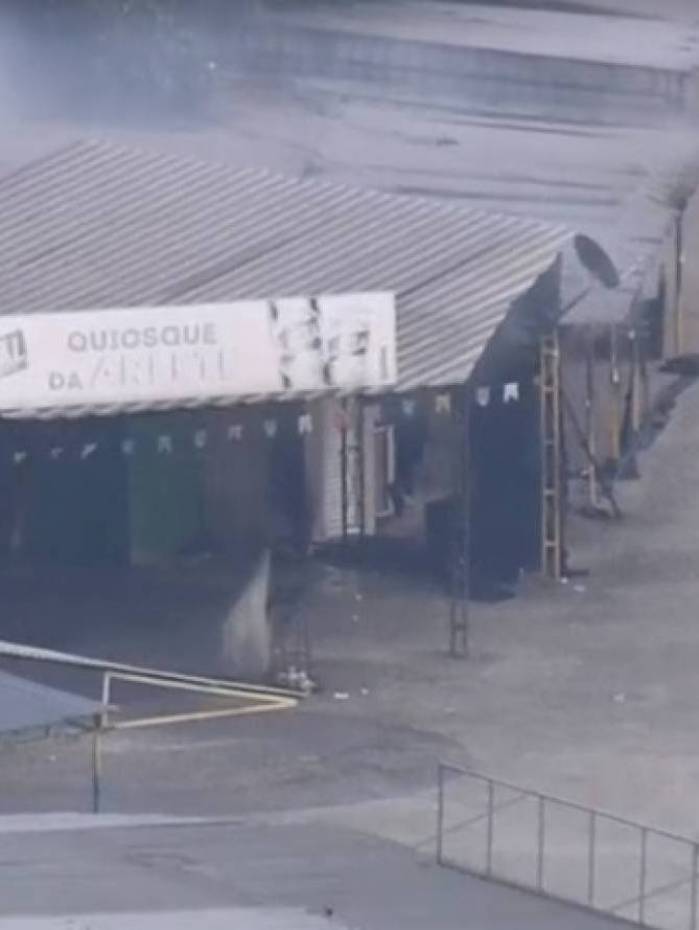Incêndio em quiosque no Piscinão de Ramos