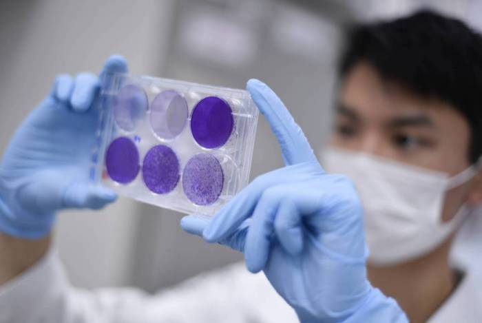 Imunizante chinês está atualmente em estado avançado de testes em Abu Dhabi, nos Emirados Árabes Unidos 

