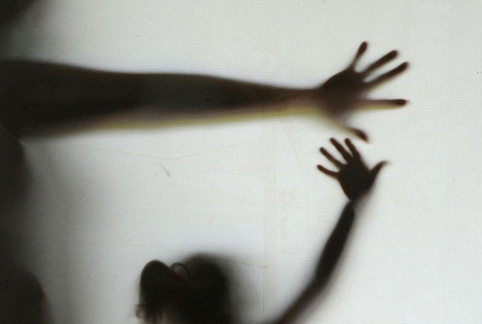 Menina é morta após estupro do padrasto; mãe sabia dos abusos
