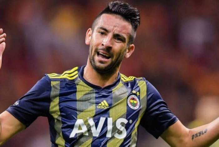 Isla está próximo de ser anunciado como reforço do Flamengo