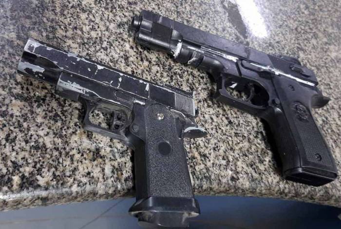 Pistolas falsas encontradas