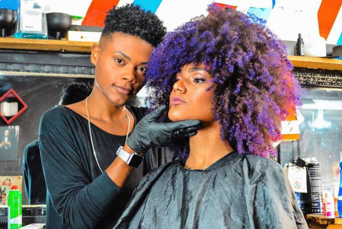 O Meia Hora ao Vivo bate um papo com o jovem talento Hemerson da Silva, ou melhor, o ‘Mestre dos Cachos’, bastante conhecido em Nilópolis