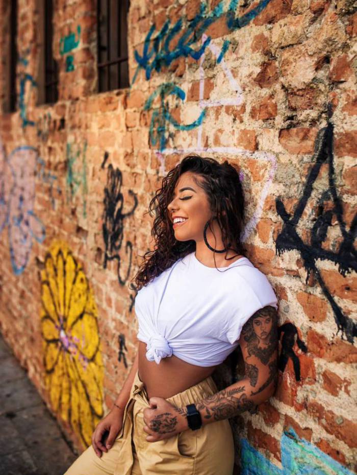 Influenciadora J&uacute;lia Peixoto fala sobre mudan&ccedil;as de h&aacute;bitos alimentares: 'Perdi 6kg em 1 m&ecirc;s'