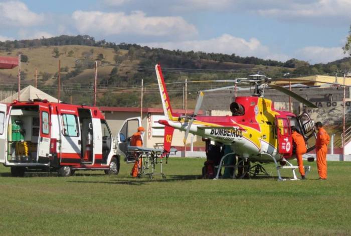 Menino foi socorrido e levado de helicóptero para Belo Horizonte
