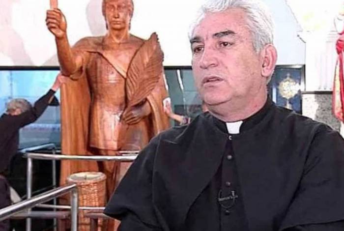 Militar da reserva, Osvaldo Palópito é acusado de desviar doação de fiéis
