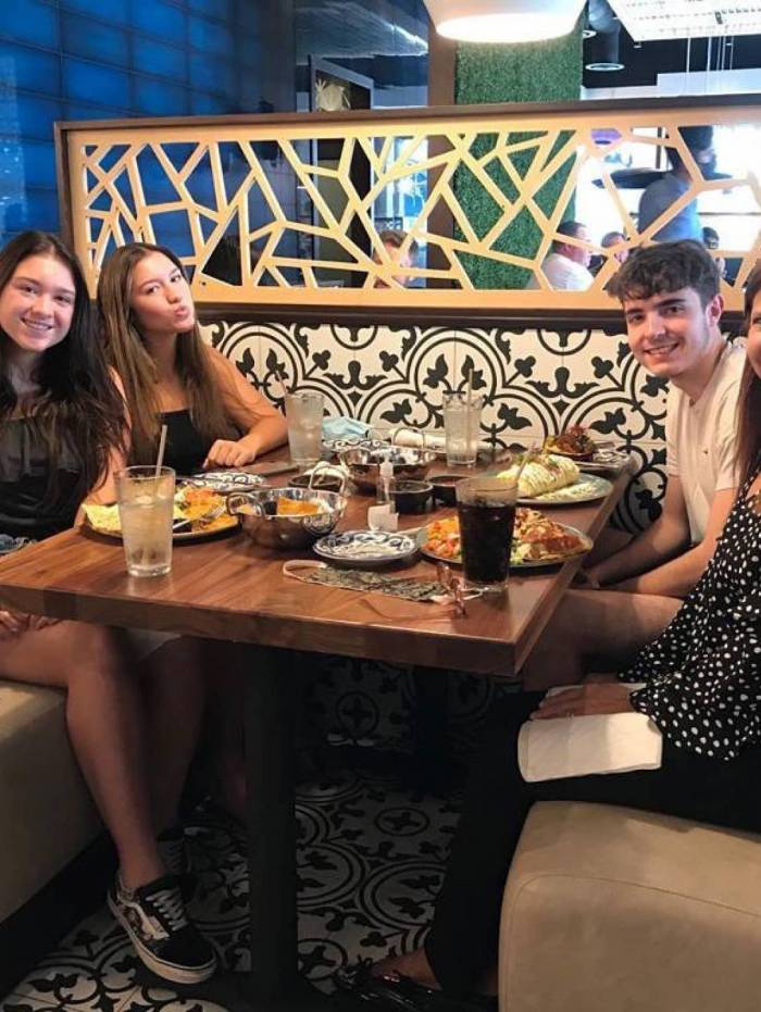 Rose Miriam posa com os filhos que teve com Gugu Liberato