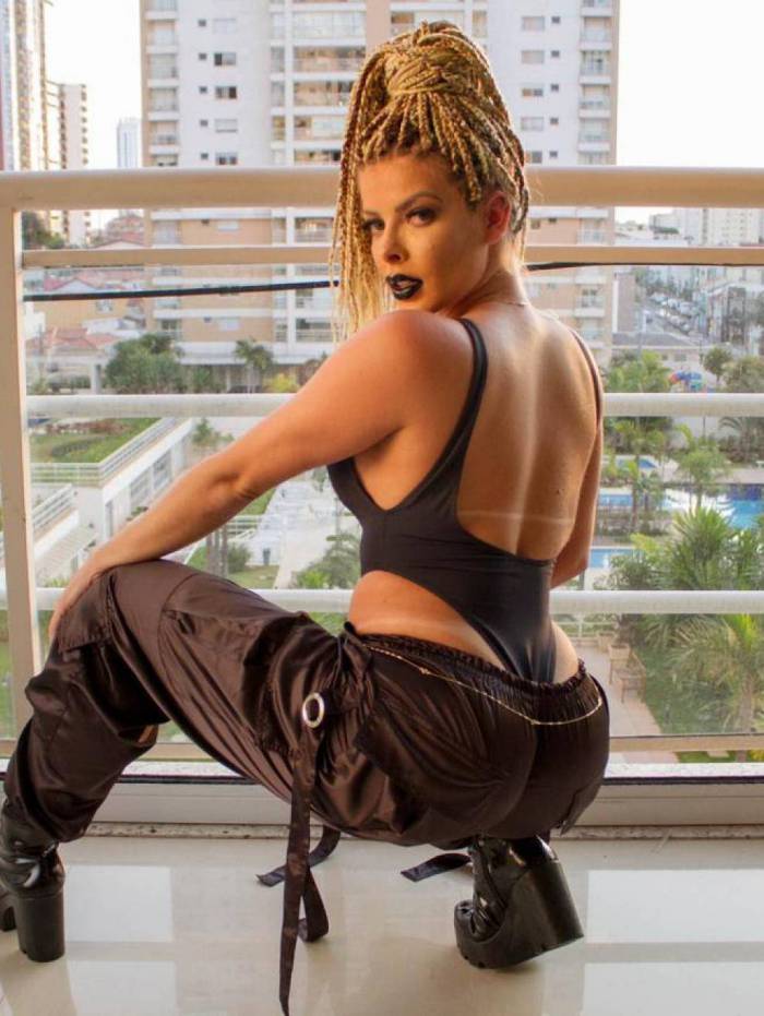 Jaqueline lan&ccedil;a 'Dancinha do Tik Tok'