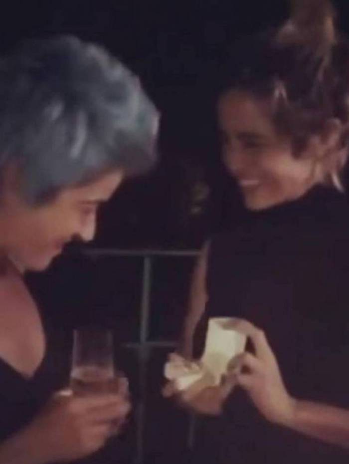 Nanda Costa pede Lan Lahn em casamento no Dia do Orgulho L&eacute;sbico