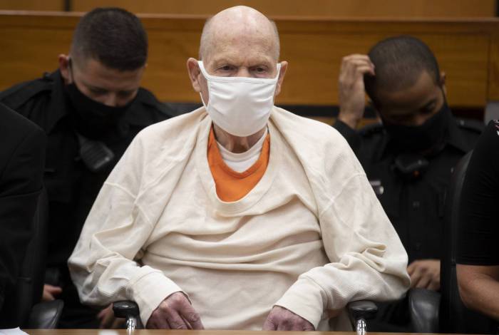 Joseph DeAngelo, ex-policial e serial killer que cometeu 13 homicídios e 50 estupros na Califórnia nas décadas de 1970 e 1980, foi condenado a prisão perpétua Joseph DeAngelo, ex-policial e serial killer que cometeu 13 homicídios e 50 estupros na Califórnia nas décadas de 1970 e 1980, foi condenado a prisão perpétua