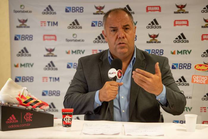 Marcos Braz deu coletiva e prometeu buscar um jogador para a lateral Marcos Braz deu coletiva e prometeu buscar um jogador para a lateral