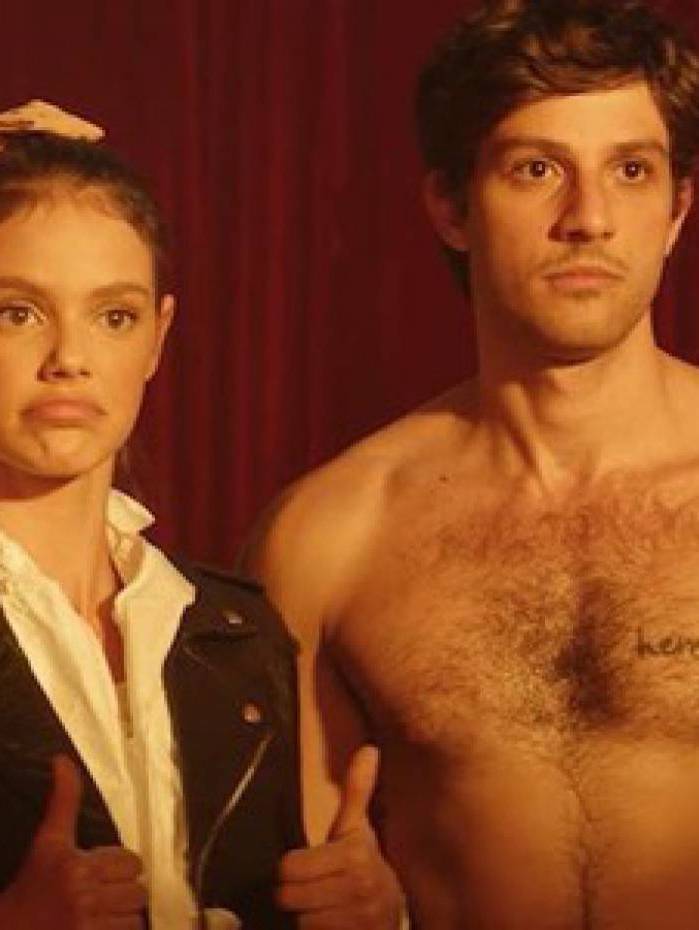 Laura Neiva e Chay Suede no clipe de Manu Gavassi