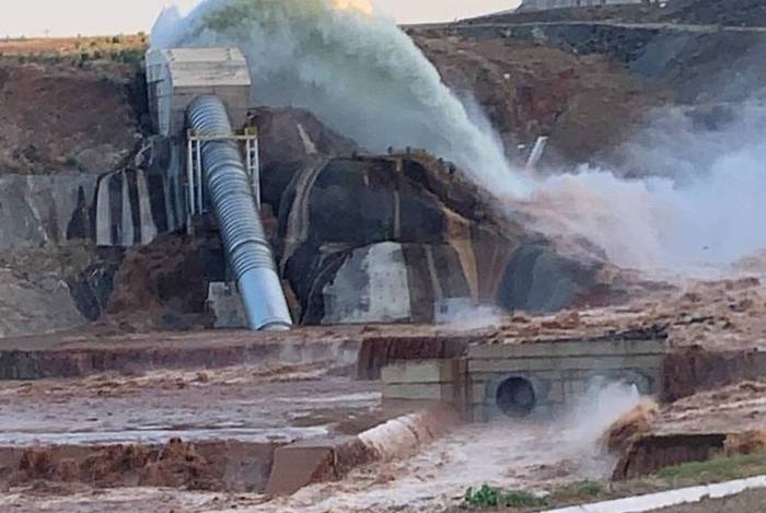 Tubulação da barragem do Jati rompeu após a abertura da comporta 