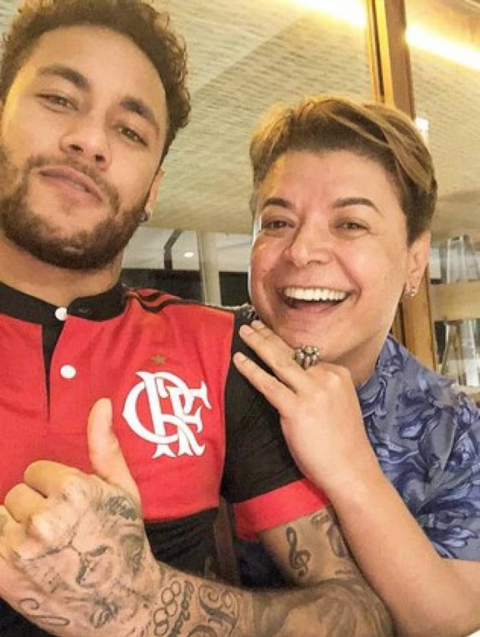 Neymar vestiu a camisa do Flamengo em 2018 ao lado de David Brazil
