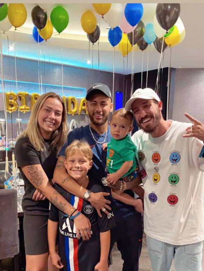 Neymar, Davi Lucca, Carol Dantas, Valentin e Vinicius Martinez 