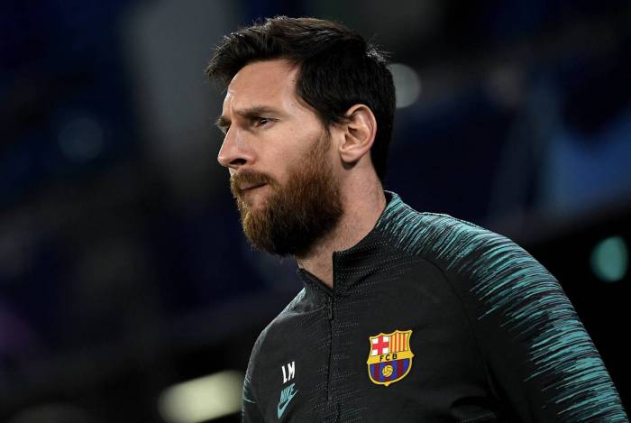 O craque Messi criticou a postura do clube sobre a posição dos jogadores
