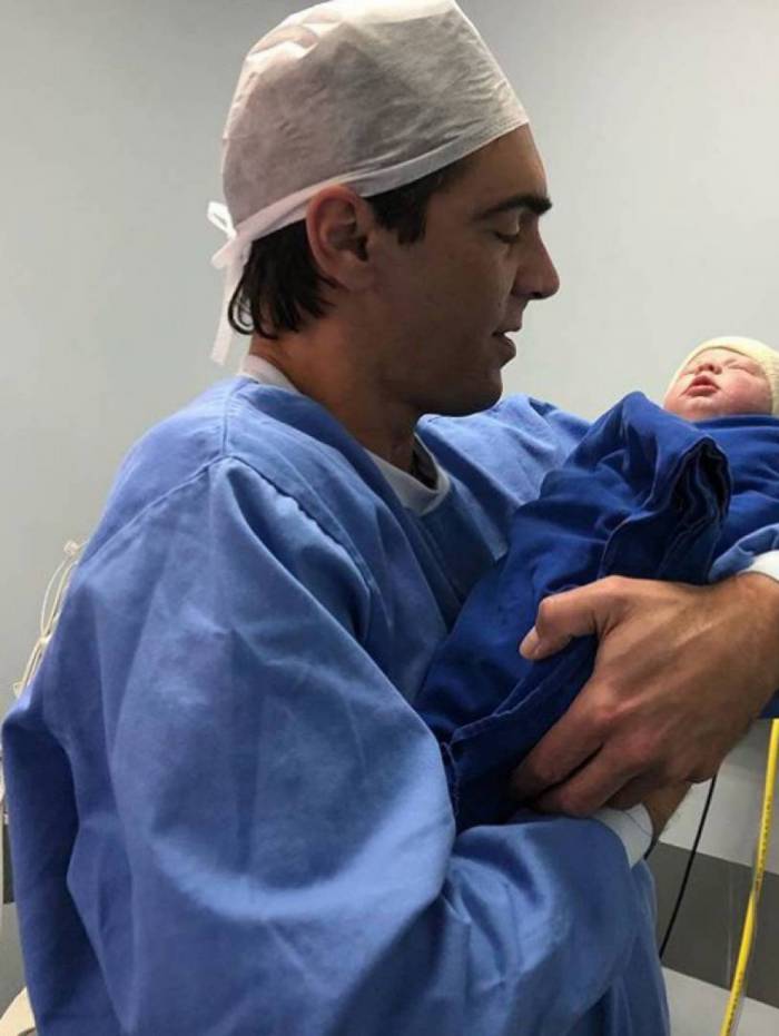 Giba mostra o rostinho de sua filha