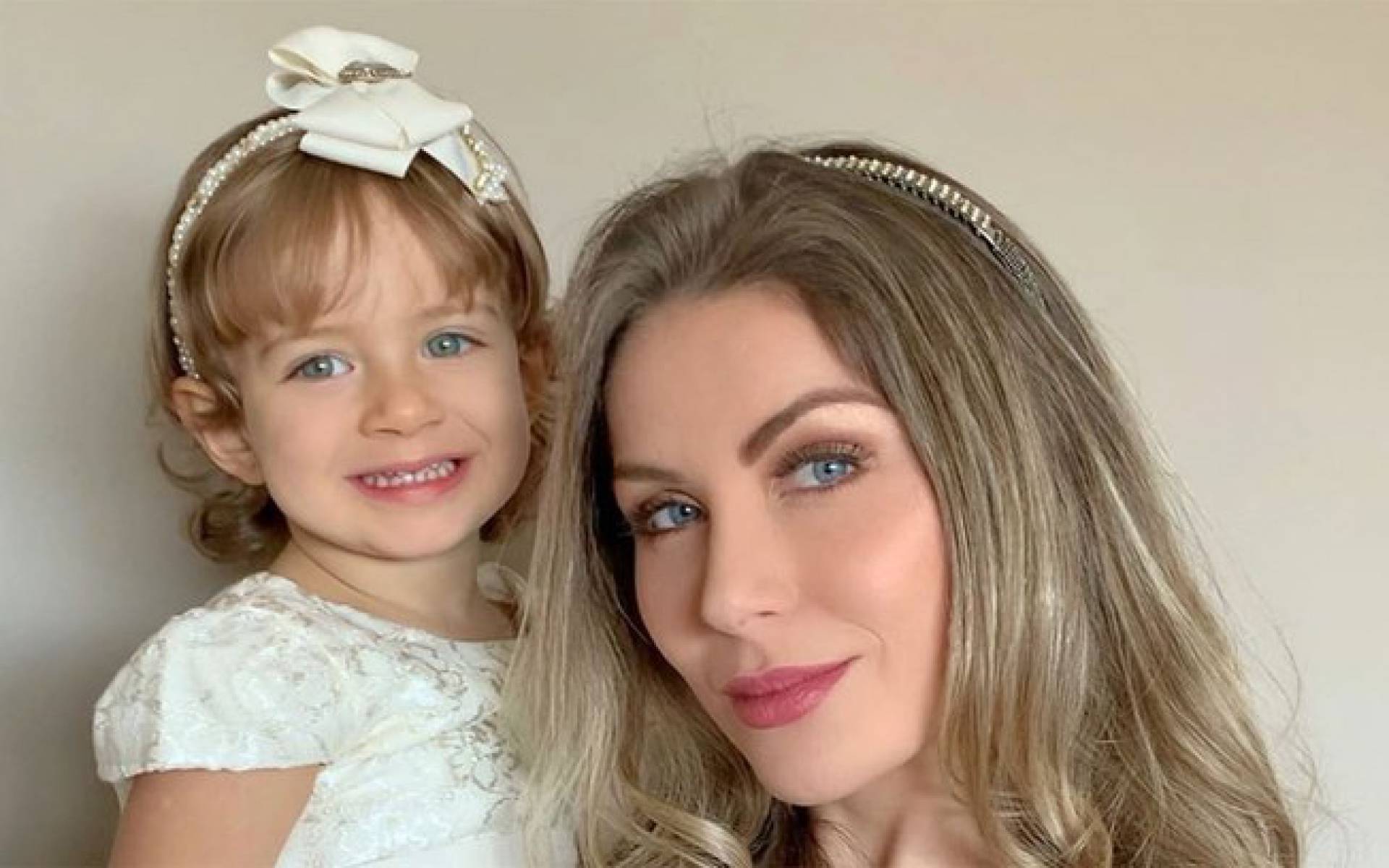 Renata Dávila e filha