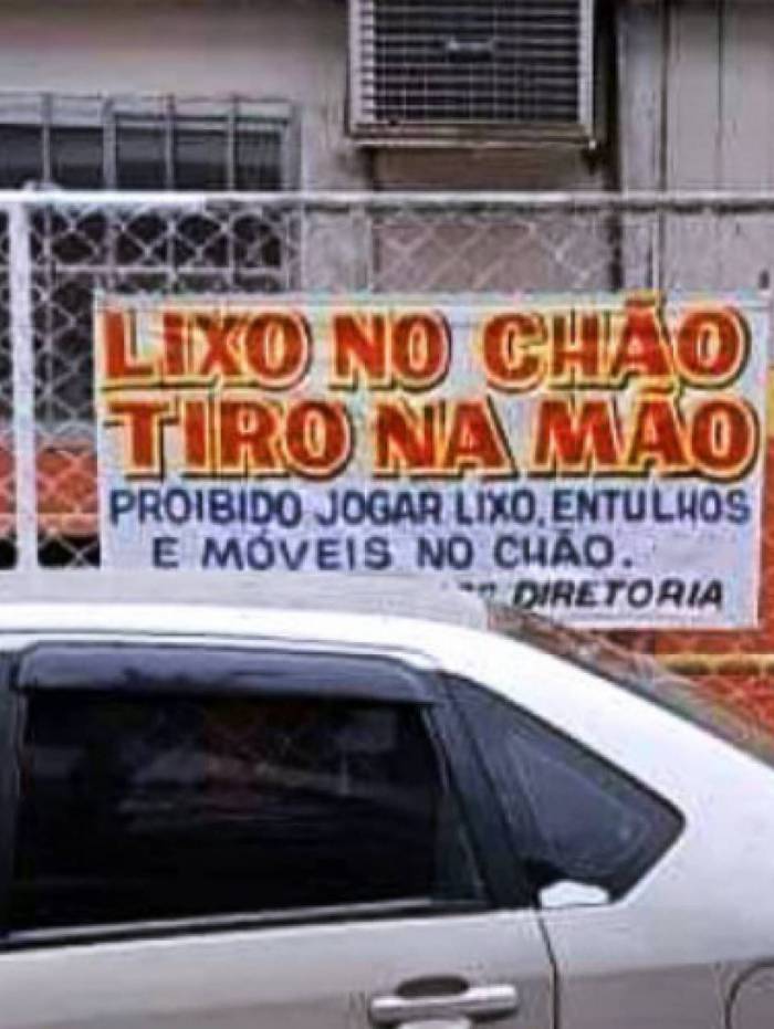 Faixa é colocada em frente a Unidade de Pronto Atendimento (UPA de Bom Pastor), em Belford Roxo