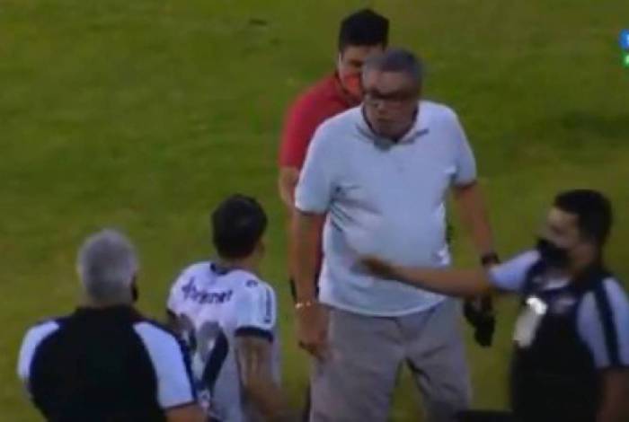 Presidente do Ceará chama jogador do Vitória para a briga
