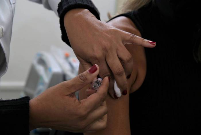 Niterói inicia testes da vacina contra covid-19 em voluntários