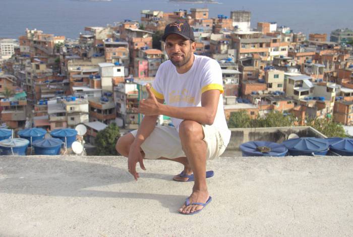 Key Tetra, morador do complexo de favelas PPG, fala sobre seu trabalho voluntário